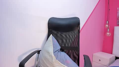 claire aristizabal online show from February 8, 2025, 11:01 am