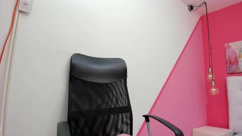 claire aristizabal online show from February 26, 2025, 3:53 am