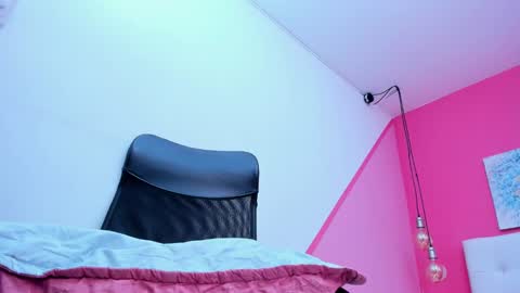 claire aristizabal online show from March 9, 2025, 7:01 am