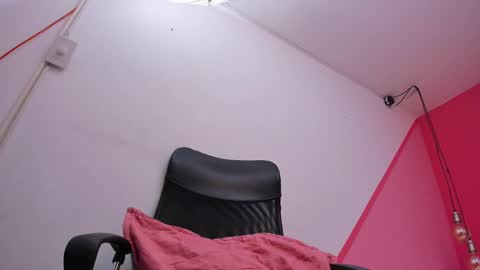 claire aristizabal online show from March 11, 2025, 6:43 am