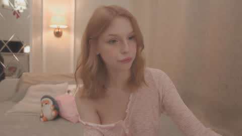 Snapshot of claire_bennett chatting on October 6, 2025, 11:35 pm Claire Bennett online show from October 6, 2025, 11:35 pm