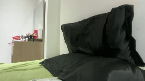 claire_siroksi online show from April 8, 2026, 3:34 pm