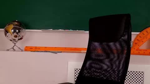 Snapshot of clairemathis chatting on November 17, 2025, 2:45 pm Claire online show from November 17, 2025, 2:45 pm