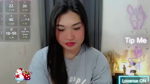 Snapshot of clairewntr_ chatting on October 12, 2025, 5:23 pm CLAIRE online show from October 12, 2025, 5:23 pm