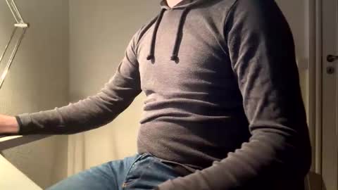 clamshive7 online show from October 25, 2025, 5:19 pm