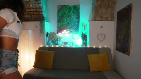 Snapshot of clara_smile chatting on January 28, 2025, 7:32 pm Clara smile online show from January 28, 2025, 7:32 pm