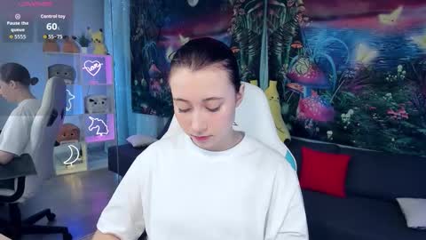 Snapshot of clarabenson chatting on September 15, 2025, 6:41 pm clarabenson online show from September 15, 2025, 6:41 pm