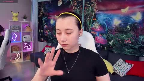 Snapshot of clarabenson chatting on October 17, 2025, 6:10 pm clarabenson online show from October 17, 2025, 6:10 pm