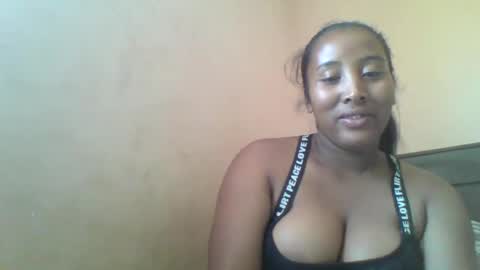 Snapshot of clarah0123 chatting on December 9, 2024, 7:28 am Clarah0123 online show from December 9, 2024, 7:28 am