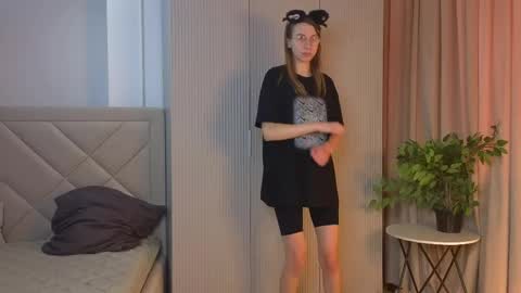 Snapshot of clarindakluse chatting on May 27, 2026, 7:49 am Sara online show from May 27, 2026, 7:49 am