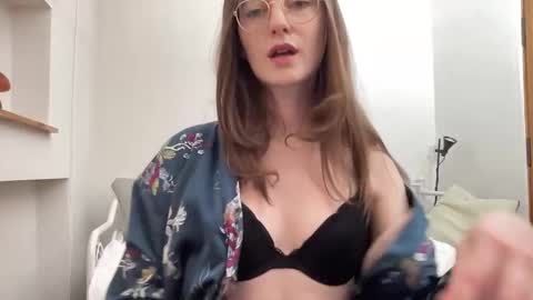 Snapshot of classyandgirly chatting on February 17, 2026, 4:13 pm classyandgirly online show from February 17, 2026, 4:13 pm