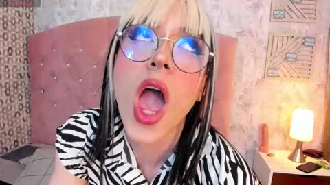 cleo online show from November 11, 2025, 4:01 am