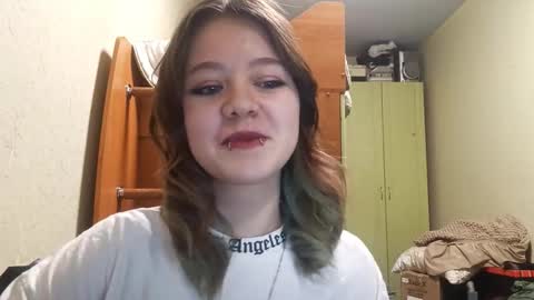 Snapshot of cleopatrastong chatting on December 18, 2025, 6:03 pm Dina online show from December 18, 2025, 6:03 pm