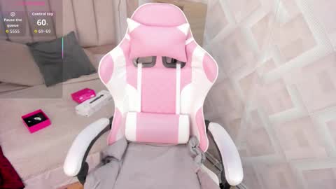 clhoe_johnson_ online show from January 6, 2026, 12:20 pm