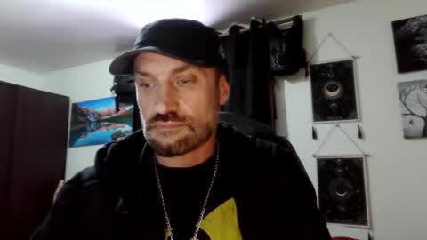 Snapshot of clintwood12 chatting on November 12, 2025, 7:35 pm chad online show from November 12, 2025, 7:35 pm