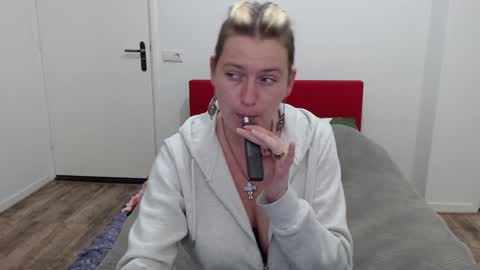 Syl  online show from February 5, 2025, 2:05 pm