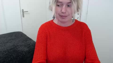 Syl  online show from October 26, 2025, 3:29 pm