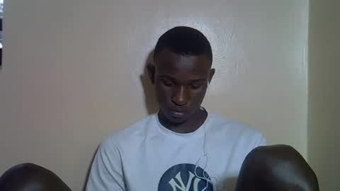 Snapshot of clive_damian chatting on June 17, 2026, 3:24 pm clive_damian online show from June 17, 2026, 3:24 pm