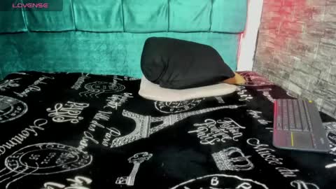 cloe66 online show from April 17, 2026, 1:58 pm