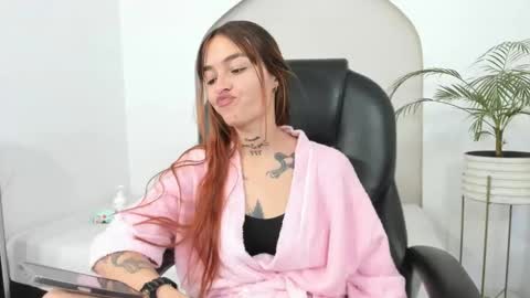 Snapshot of cloe_amazingg chatting on January 5, 2026, 5:27 pm Cloe online show from January 5, 2026, 5:27 pm