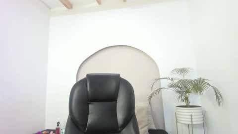 Snapshot of cloe_amazingg chatting on January 13, 2026, 2:22 pm Cloe online show from January 13, 2026, 2:22 pm