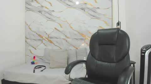 Cloe  online show from July 25, 2026, 6:22 am