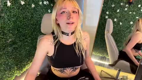  CLOE  online show from September 17, 2025, 6:42 pm