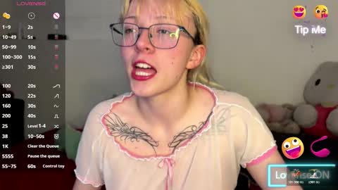  CLOE  online show from October 27, 2025, 11:41 pm