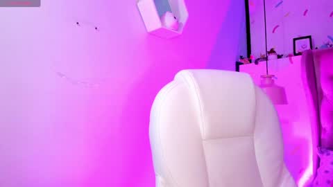 Cloe  online show from December 5, 2024, 12:30 am