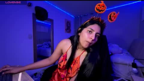 Snapshot of cloe_small08 chatting on October 19, 2025, 1:06 am cloe small online show from October 19, 2025, 1:06 am