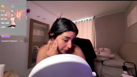 Snapshot of cloe_small08 chatting on October 19, 2025, 3:34 pm cloe small online show from October 19, 2025, 3:34 pm