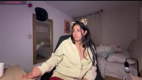 Snapshot of cloe_small08 chatting on October 23, 2025, 12:10 am cloe small online show from October 23, 2025, 12:10 am