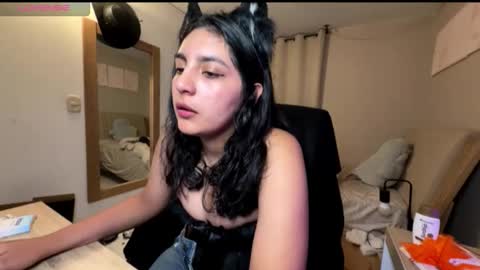 Snapshot of cloe_small08 chatting on October 30, 2025, 1:40 am cloe small online show from October 30, 2025, 1:40 am