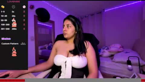 Snapshot of cloe_small08 chatting on November 5, 2025, 2:11 am cloe small online show from November 5, 2025, 2:11 am