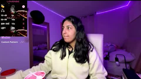 Snapshot of cloe_small08 chatting on November 8, 2025, 3:29 am cloe small online show from November 8, 2025, 3:29 am