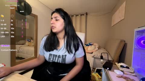 Snapshot of cloe_small08 chatting on November 26, 2025, 12:44 am cloe small online show from November 26, 2025, 12:44 am