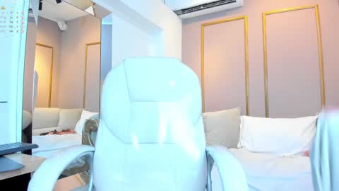 Snapshot of cloehap chatting on February 8, 2025, 3:21 pm Cloe online show from February 8, 2025, 3:21 pm