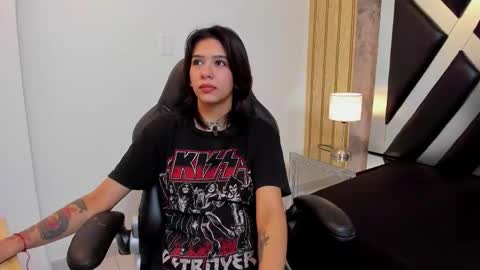 lady cloe person online show from December 14, 2025, 11:59 am