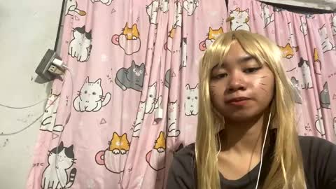 Snapshot of clorahosfeld chatting on May 20, 2026, 10:21 am Mikki online show from May 20, 2026, 10:21 am