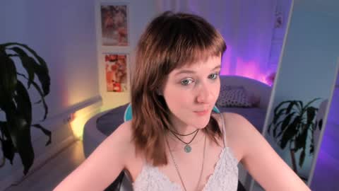 Snapshot of clover_red chatting on December 4, 2024, 7:56 pm Clover follow me online show from December 4, 2024, 7:56 pm