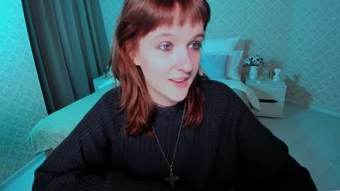 Snapshot of clover_red chatting on December 17, 2024, 2:55 pm Clover follow me online show from December 17, 2024, 2:55 pm