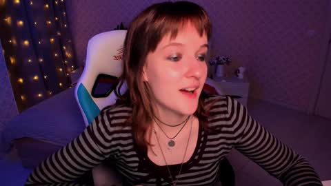 Snapshot of clover_red chatting on December 22, 2024, 3:00 pm Clover follow me online show from December 22, 2024, 3:00 pm