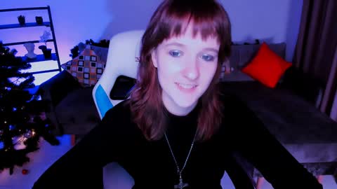 Snapshot of clover_red chatting on January 2, 2025, 2:57 pm Clover follow me online show from January 2, 2025, 2:57 pm