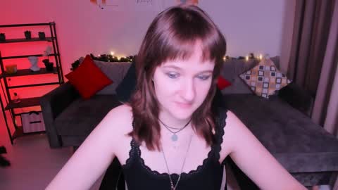 Snapshot of clover_red chatting on January 5, 2025, 2:52 pm Clover follow me online show from January 5, 2025, 2:52 pm