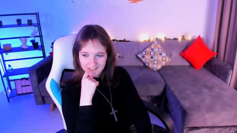 Snapshot of clover_red chatting on January 14, 2025, 6:07 pm Clover follow me online show from January 14, 2025, 6:07 pm