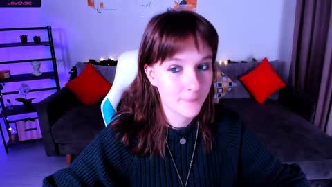 Snapshot of clover_red chatting on January 18, 2025, 3:49 pm Clover follow me online show from January 18, 2025, 3:49 pm