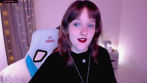 Snapshot of clover_red chatting on January 21, 2025, 6:12 pm Clover follow me online show from January 21, 2025, 6:12 pm