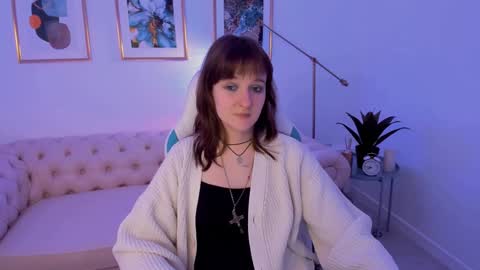 Snapshot of clover_red chatting on January 24, 2025, 5:32 pm Clover follow me online show from January 24, 2025, 5:32 pm