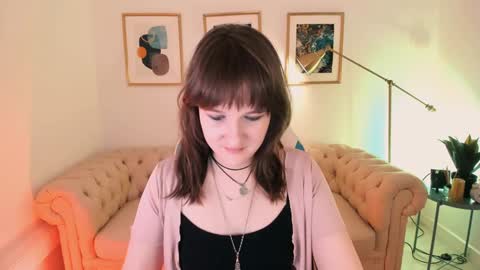 Snapshot of clover_red chatting on January 28, 2025, 2:21 pm Clover follow me online show from January 28, 2025, 2:21 pm