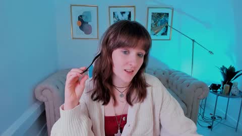 Snapshot of clover_red chatting on February 4, 2025, 5:23 pm Clover follow me online show from February 4, 2025, 5:23 pm